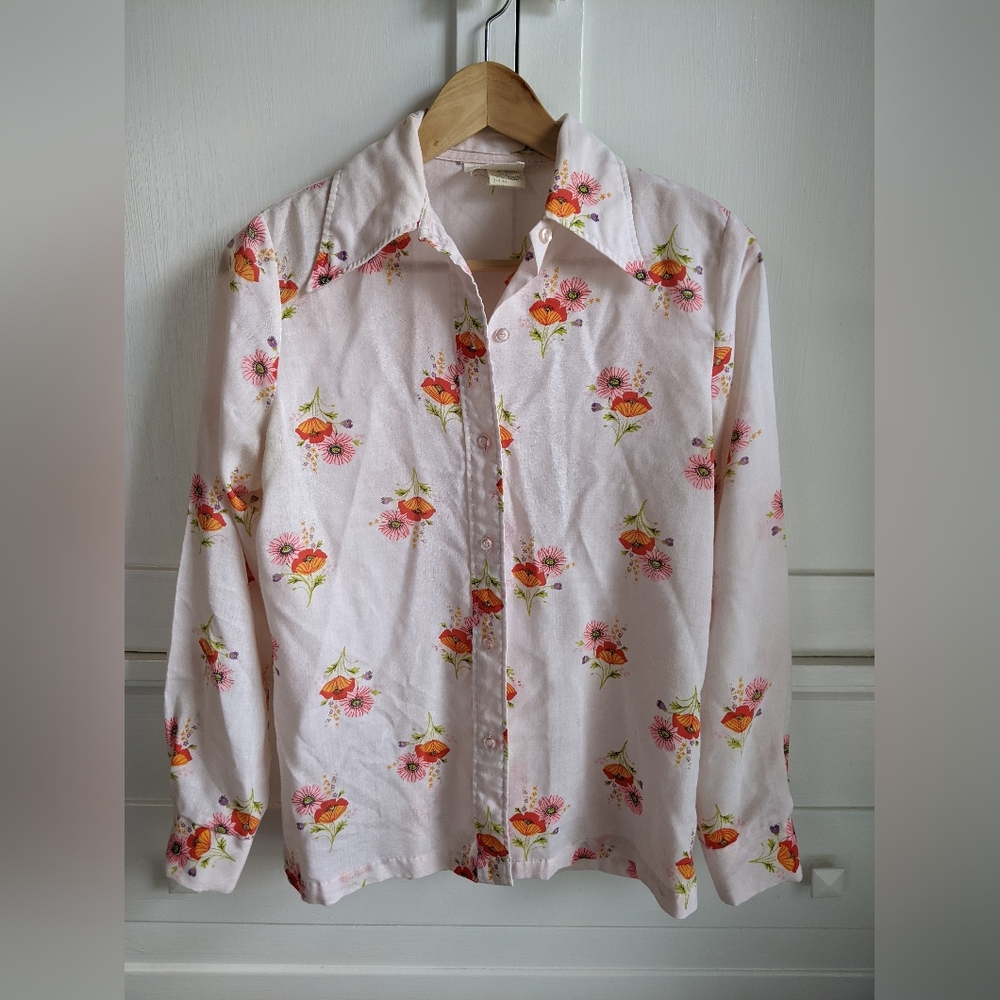 Beautiful vintage floral button-up blouse, size S